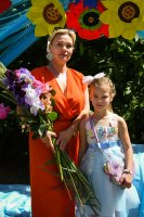 Родинне свято до Дня матері "Тепло твоїх долонь" Родинне свято до Дня матері "Тепло твоїх долонь"