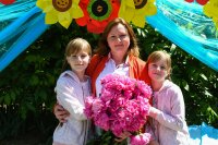 Родинне свято до Дня матері "Тепло твоїх долонь" Родинне свято до Дня матері "Тепло твоїх долонь"